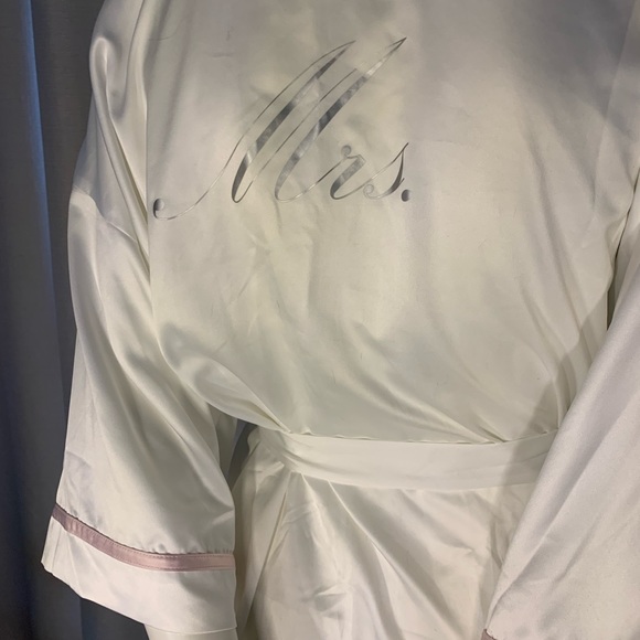 White sheer robe with tie ‘MRS’ on back - Picture 3 of 3